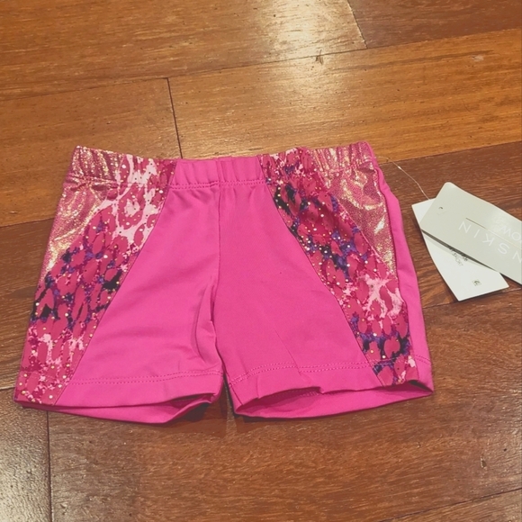 Danskin Shorts Girls Size XS/XCH (4-5) Pink NWT - Picture 1 of 3